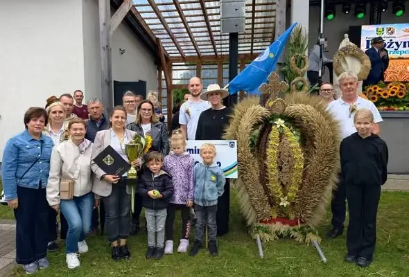 Wieniec z Gminy Gniewino na podium Dożynek Powiatowo-Gminnych w Strzepczu