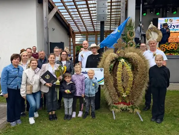 Wieniec z Gminy Gniewino na podium Dożynek Powiatowo-Gminnych w Strzepczu
