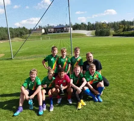 Młodzi piłkarze z Pomowca zaskoczyli w turnieju „Od Pasji do Futbolu”