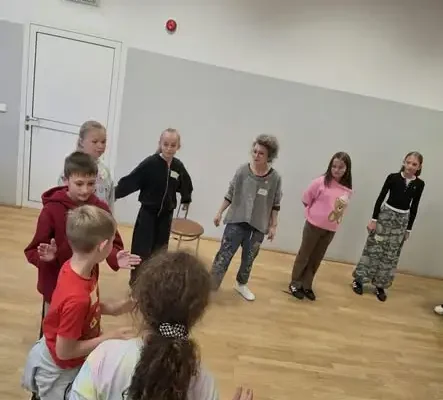 Młodzież ze Stolna odkrywała kulisy teatru i filmu podczas warsztatów