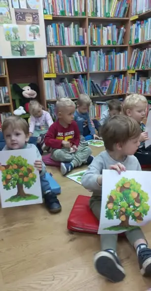 Przedszkolaki z „Krasnoludka” odkrywały, jak żołądź staje się dębem