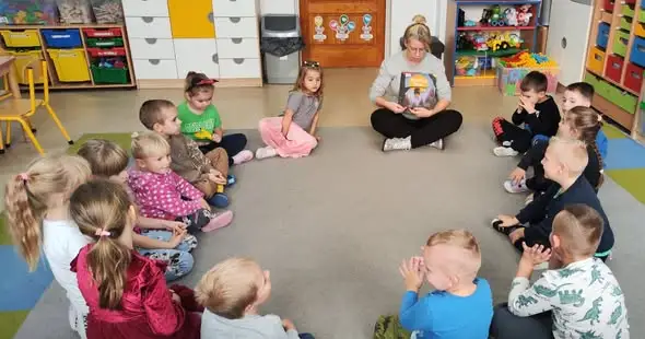 Nietopuś z Kokocka: papierowe nietoperze i lekcja o akceptacji w „Zielonym Zakątku”